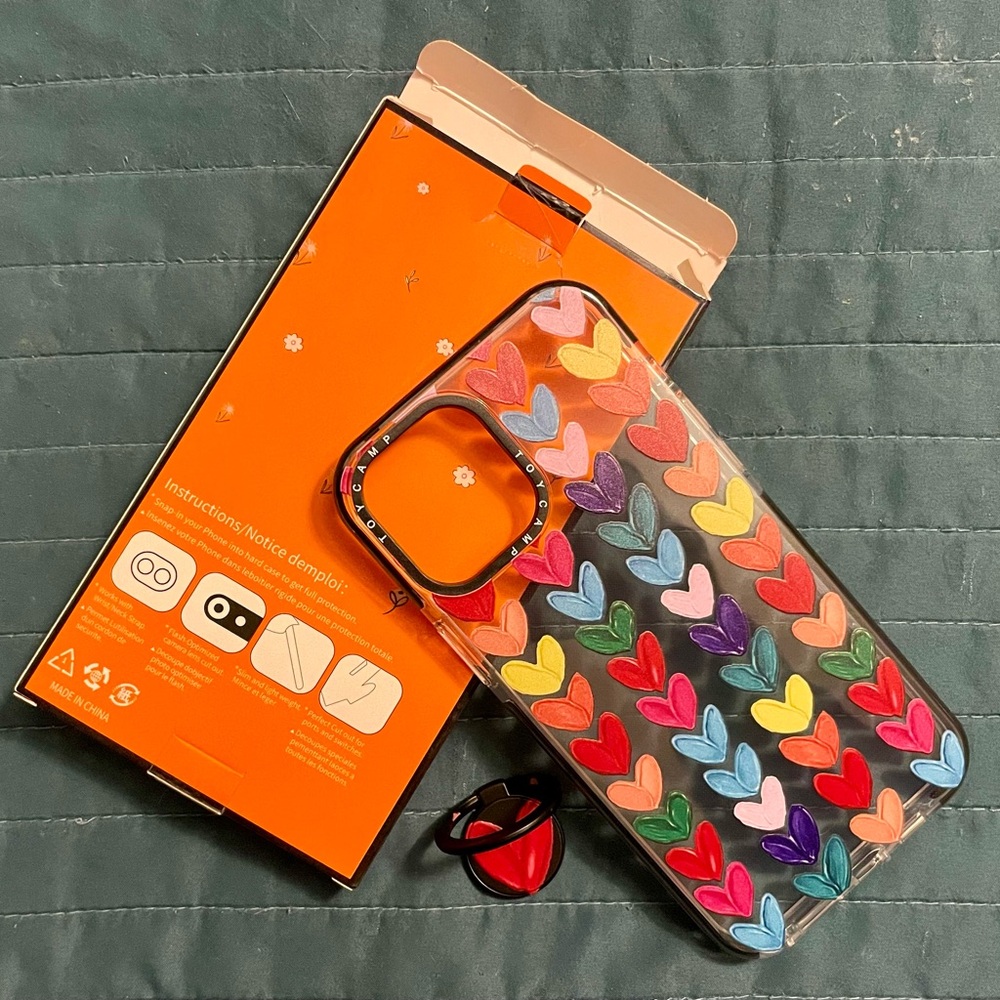 Brand 🆕 Never used adorable heart ❤️ phone case and finger handle